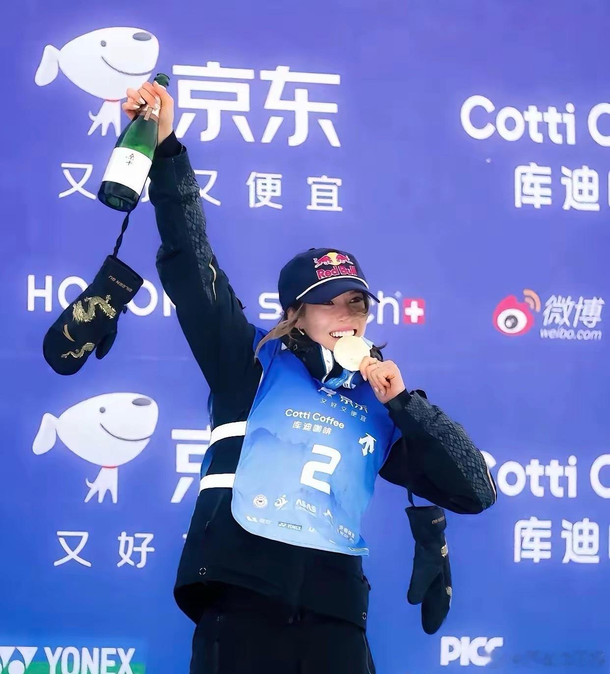 据福克斯新闻2月19日报道，谷爱凌称因代表中国参赛，在美国遭遇已升级为街头人身攻