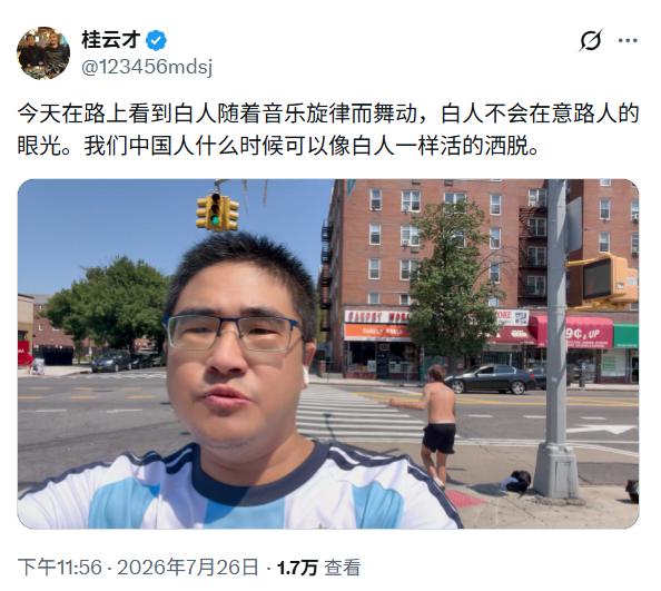土直的双标脸开得有点大啊！

在中国，跳广场舞的老阿姨到处都是，音乐开得大声点，