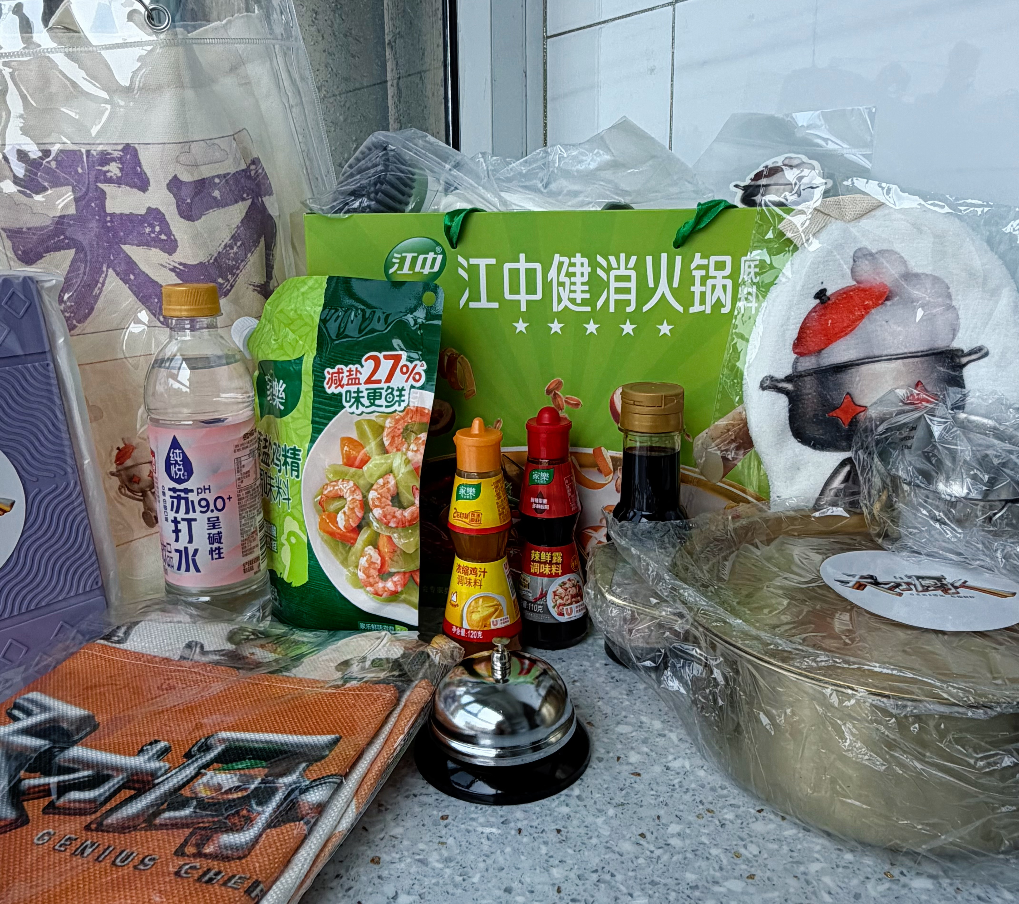 感谢投喂周边！！节目已经播了两期，每期看得我口水直流🤤它不同于普通美食综艺，食