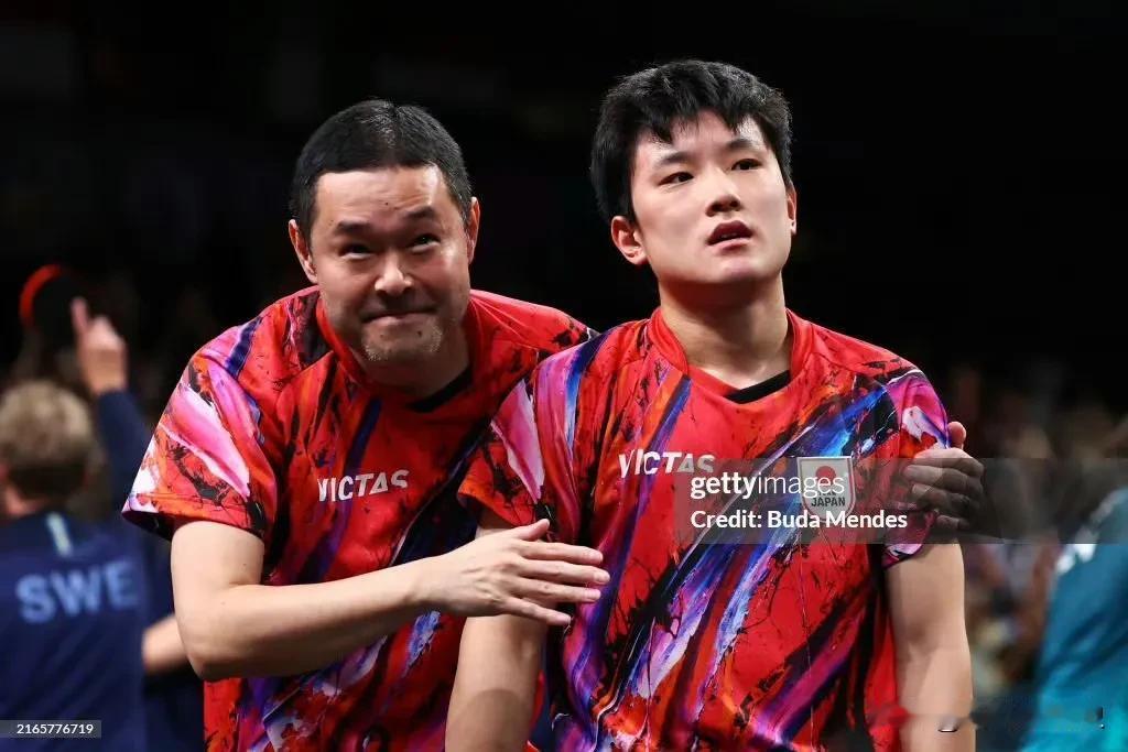 巴黎奥运会乒乓球男团铜牌赛
第四局张本智和赢了！！ 现在2:2
压力给到下一位菜