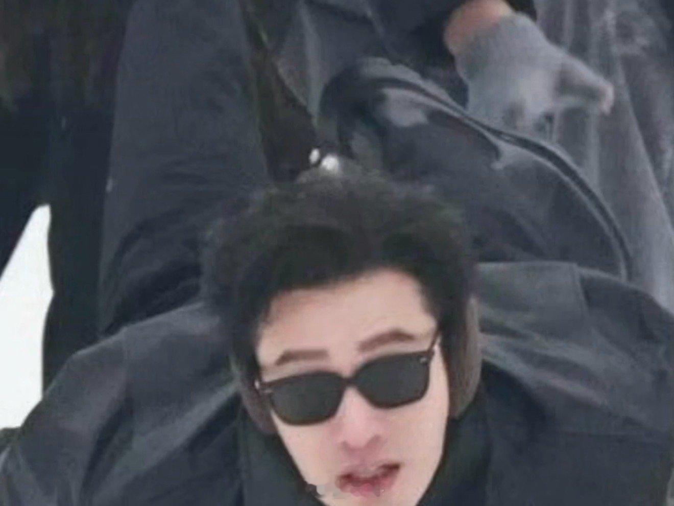 黄晓明遇到了两个魔丸哈哈哈哈哈就是说有点心疼黄晓明了是怎么回事，黄晓明被王鹤棣和