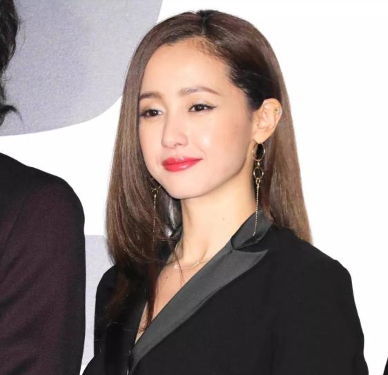 “一个月5次，超过按50万一次收费！”2009年，日本娱乐圈爆出大瓜，“亚洲第一