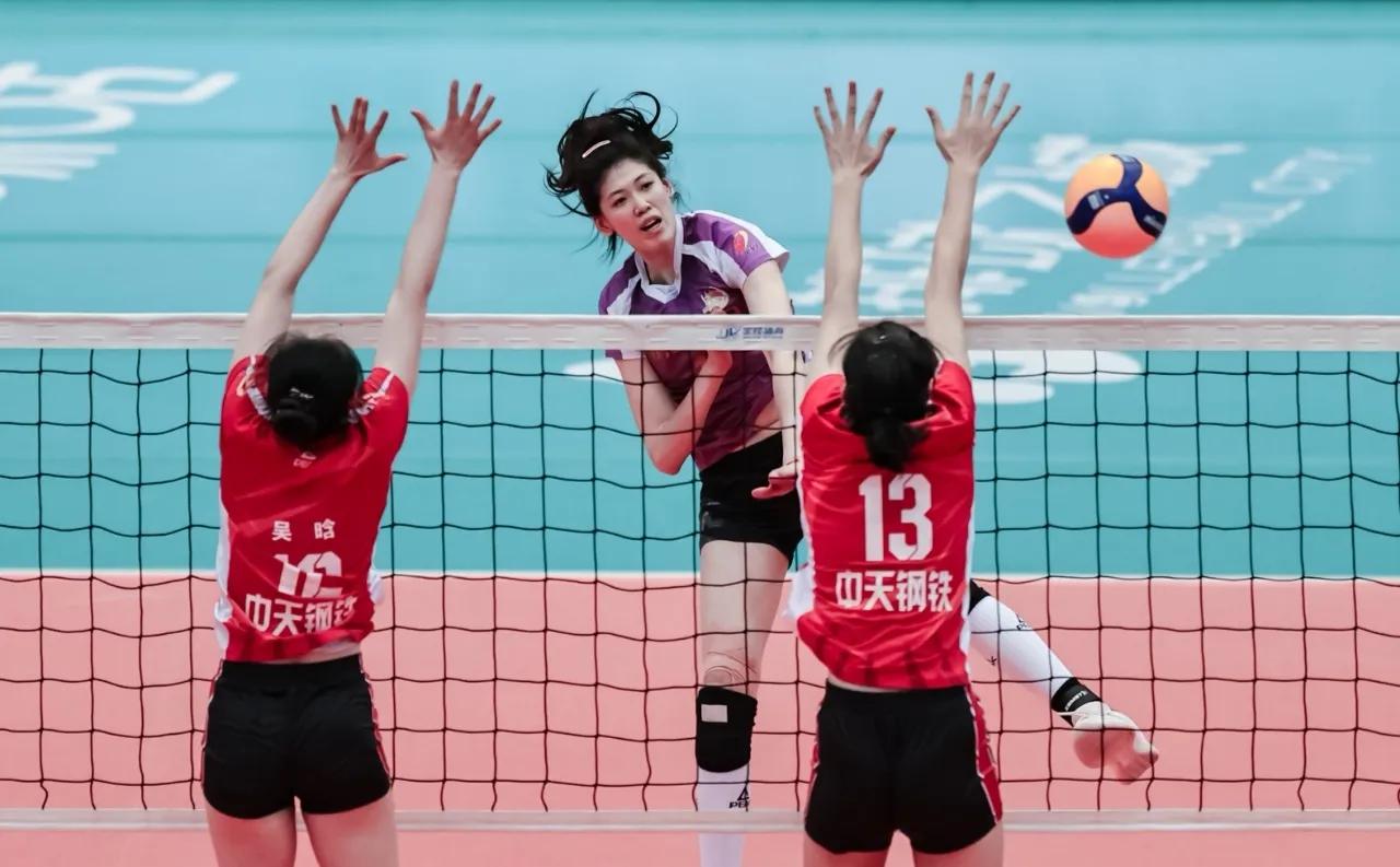 [奋斗]女排联赛决赛比赛日！天津女排vs上海女排第三场！
由于决赛上海女排先赢一