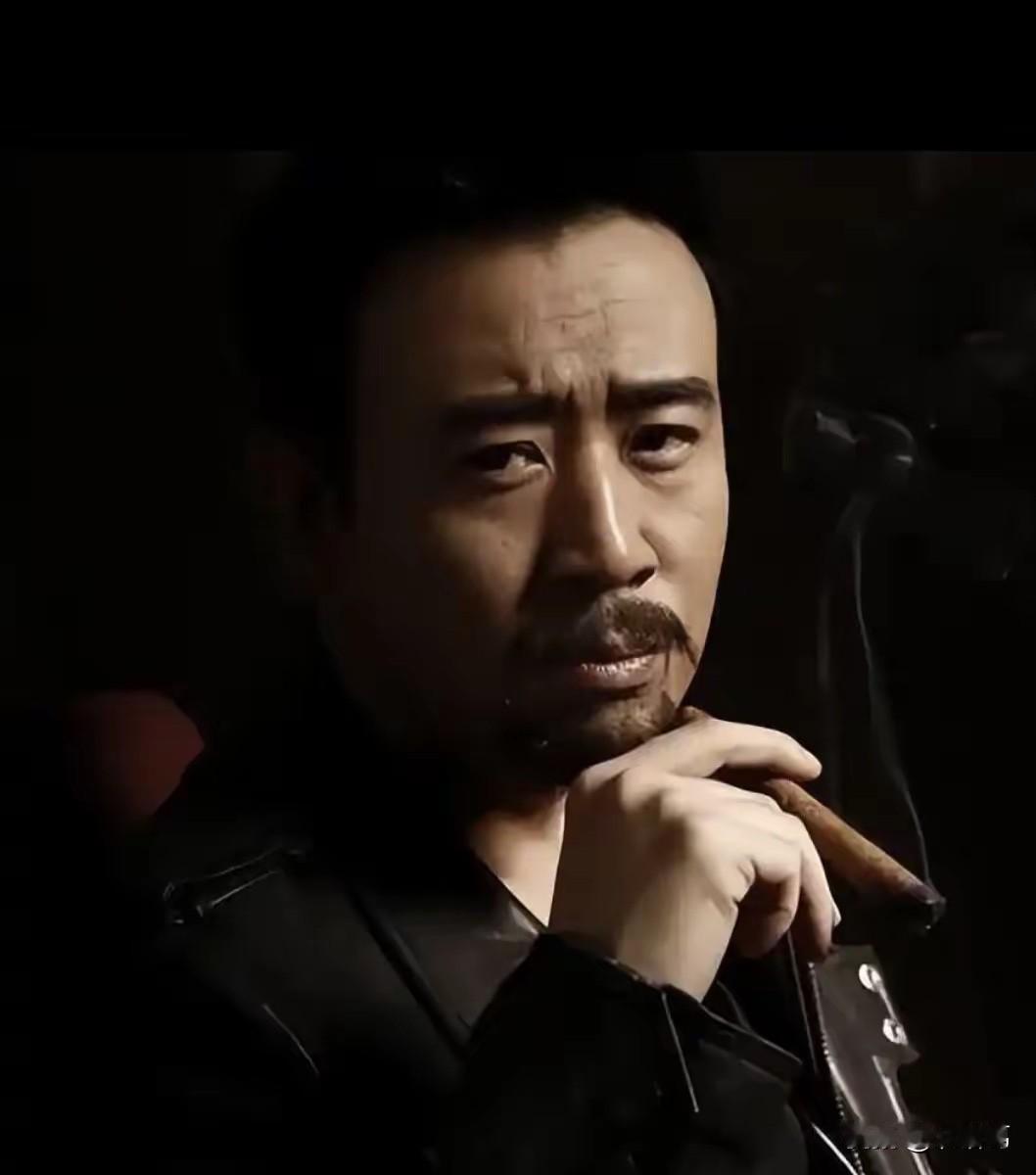 于和伟老师饰演伟人，竟能同时诠释主席和总理的角色，着实令人惊叹。遗憾的是，于和伟