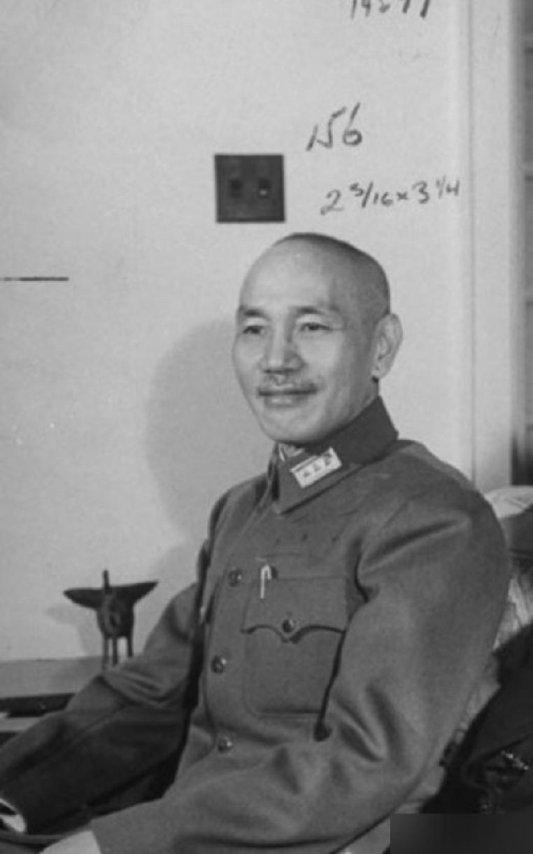 看新闻里说《征途》播了，王挺演蒋介石，评论区好多人说这哪是委员长，分明是刑警队长