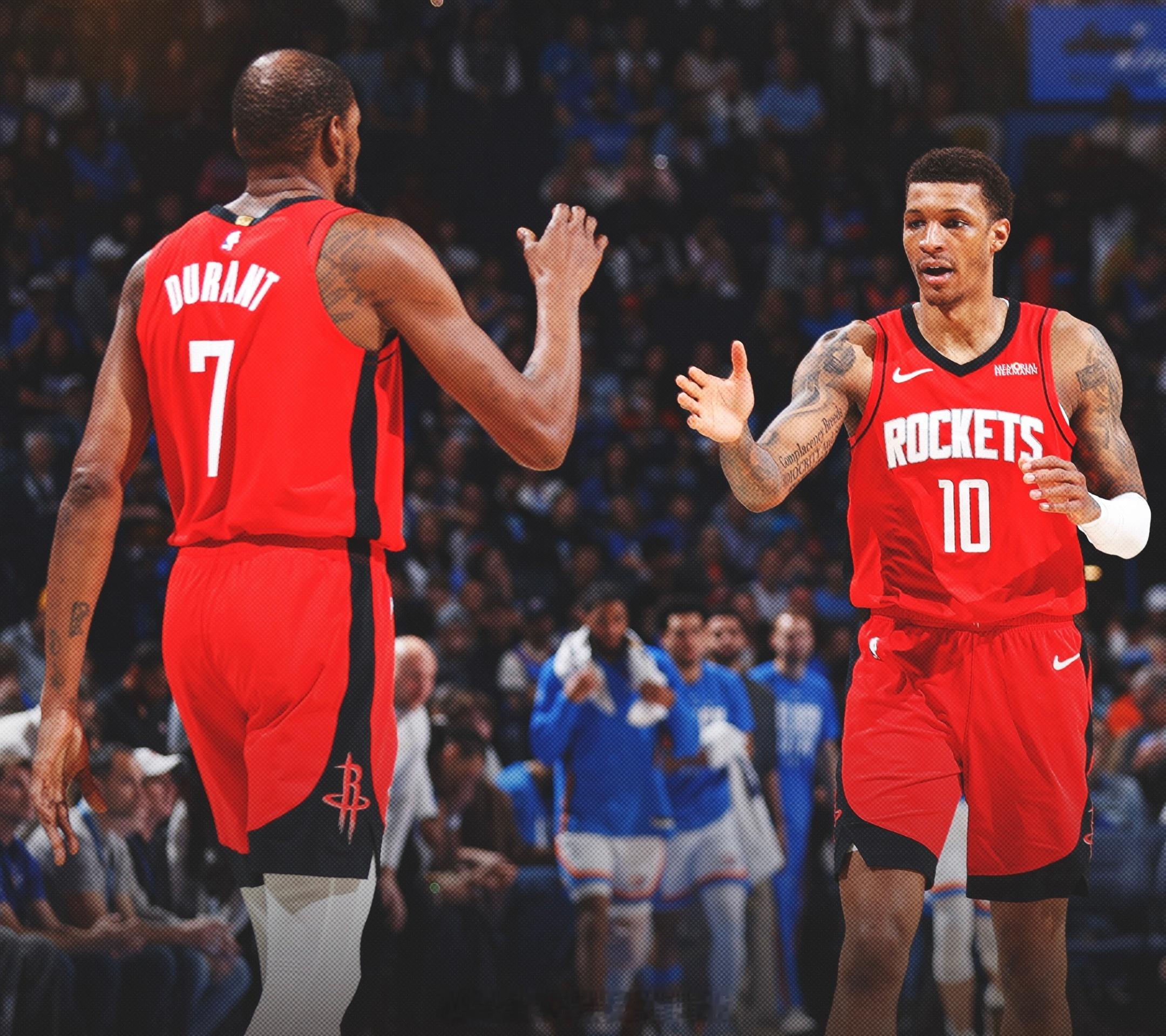 记者：“凯文（杜兰特）赛前训练最让你印象深刻的是什么？”小贾：“极致的稳定性，他