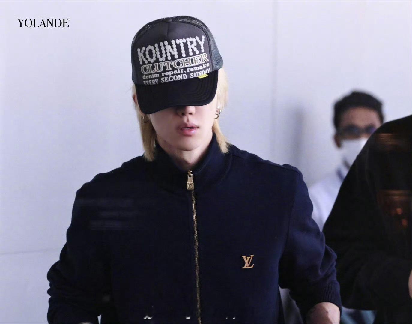 徐明浩 今日机场look，身穿Louis Vuitton 2026早秋男装系列拉