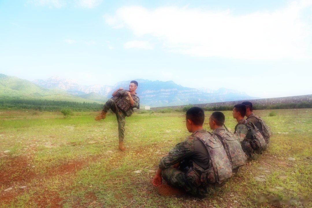 #铸剑中原[超话]##早安军营##原原说早晚安# 训时甘苦与共战时生死与共早安[