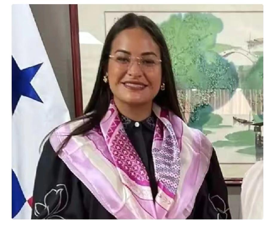 大家一定要记住这个女人，
她叫佩尼亚尔瓦，
就是这个女人冒天下之大不韪擅自

拆