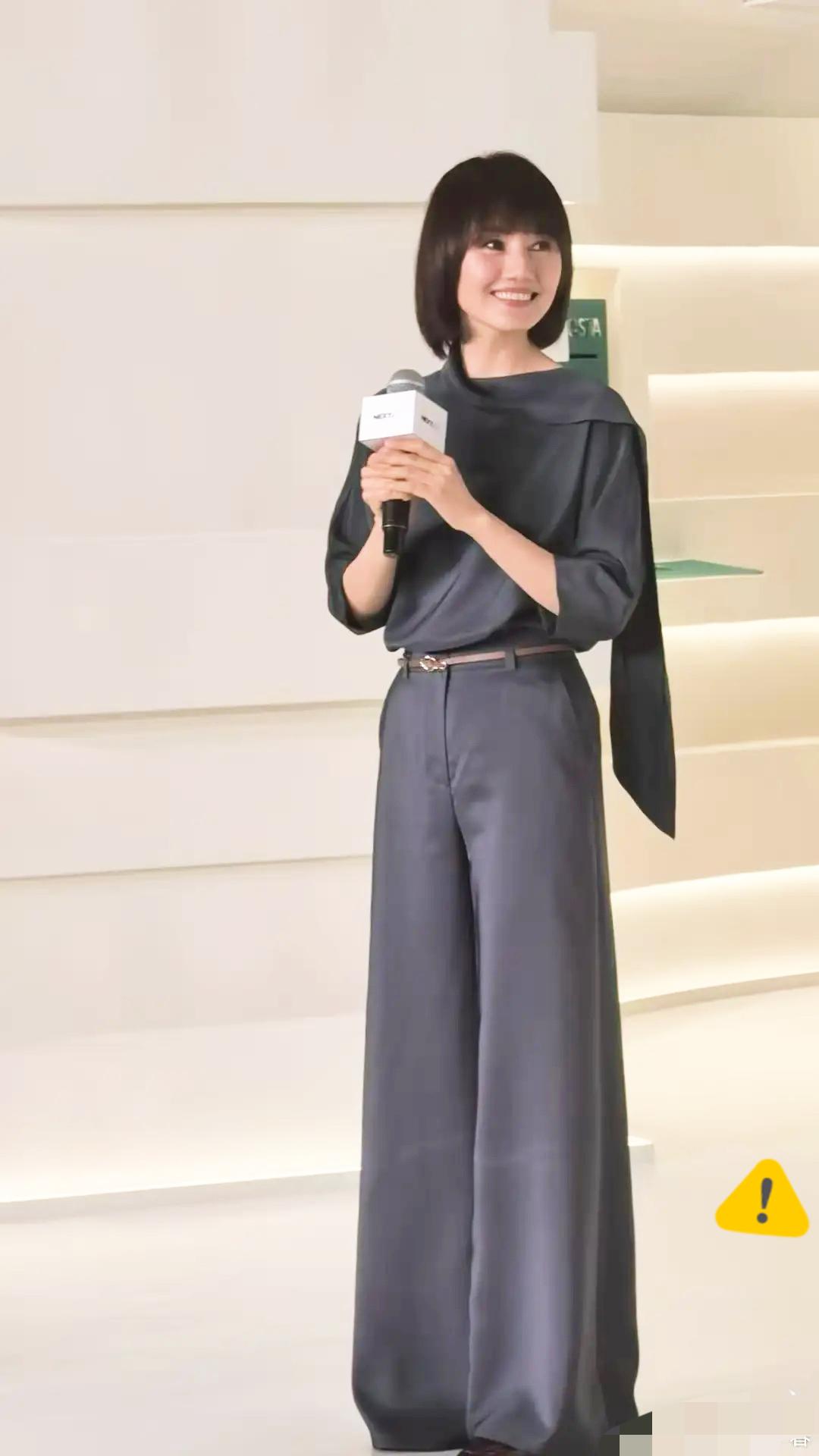亲眼近距离接触过袁泉，才彻底明白顶级气质和普通美貌根本不在一个层级，旁人惊艳于长