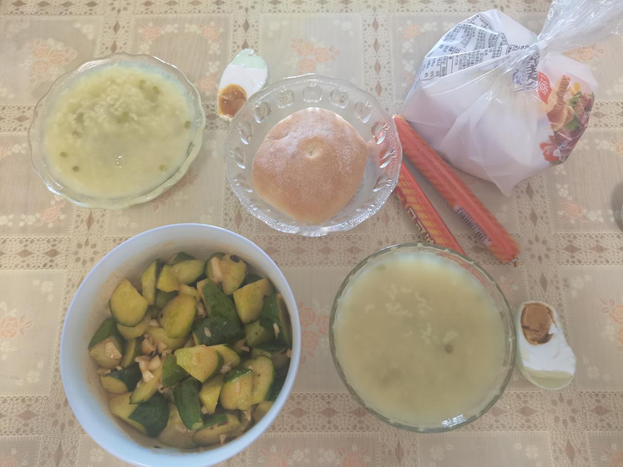 今天520，我收获了G哥的一碗绿豆粥。

这感冒是反复起来了。

早起嗓子又不舒
