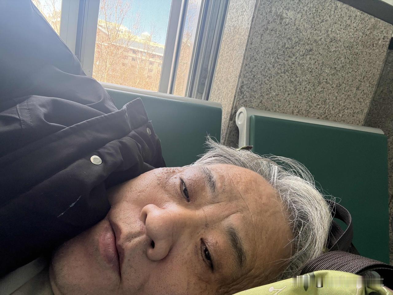 这些年，我一直展露我的病我的老我的穷，现在还和我再网络上相谈甚欢的，一定是被我灵