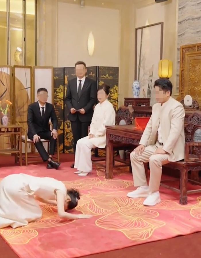 第五次复出的辛巴，拜师仪式先火了
5次退网理由各不相同，比如：与主播冲突、对资本