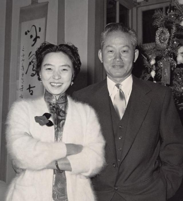1951年，孙立人脱了衣服上床睡觉，习惯性地搂住老婆，却发现手感不对劲，他一怔，