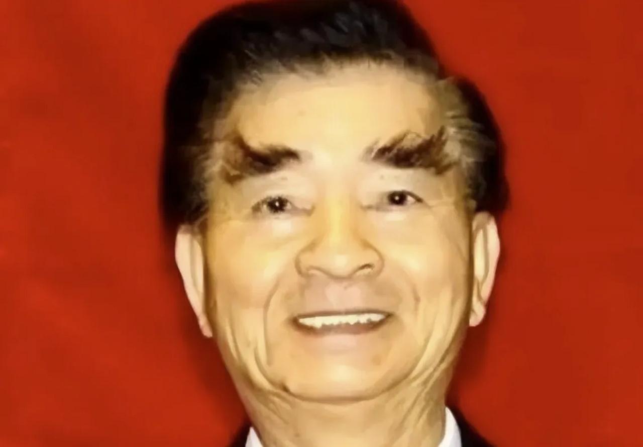 你能想象吗？一个被美国情报机构安插在中国、潜伏多年的间谍头子，平时的人设居然是个