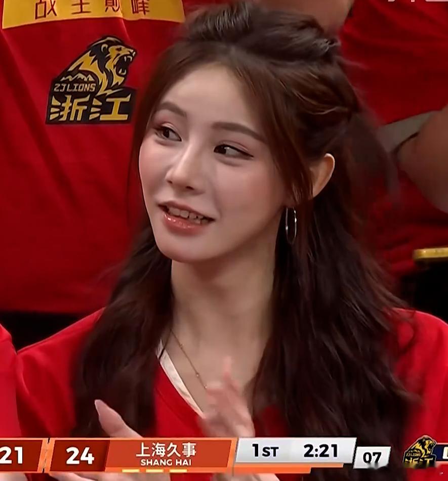 CBA为梦想正当燃   美女球迷~ 