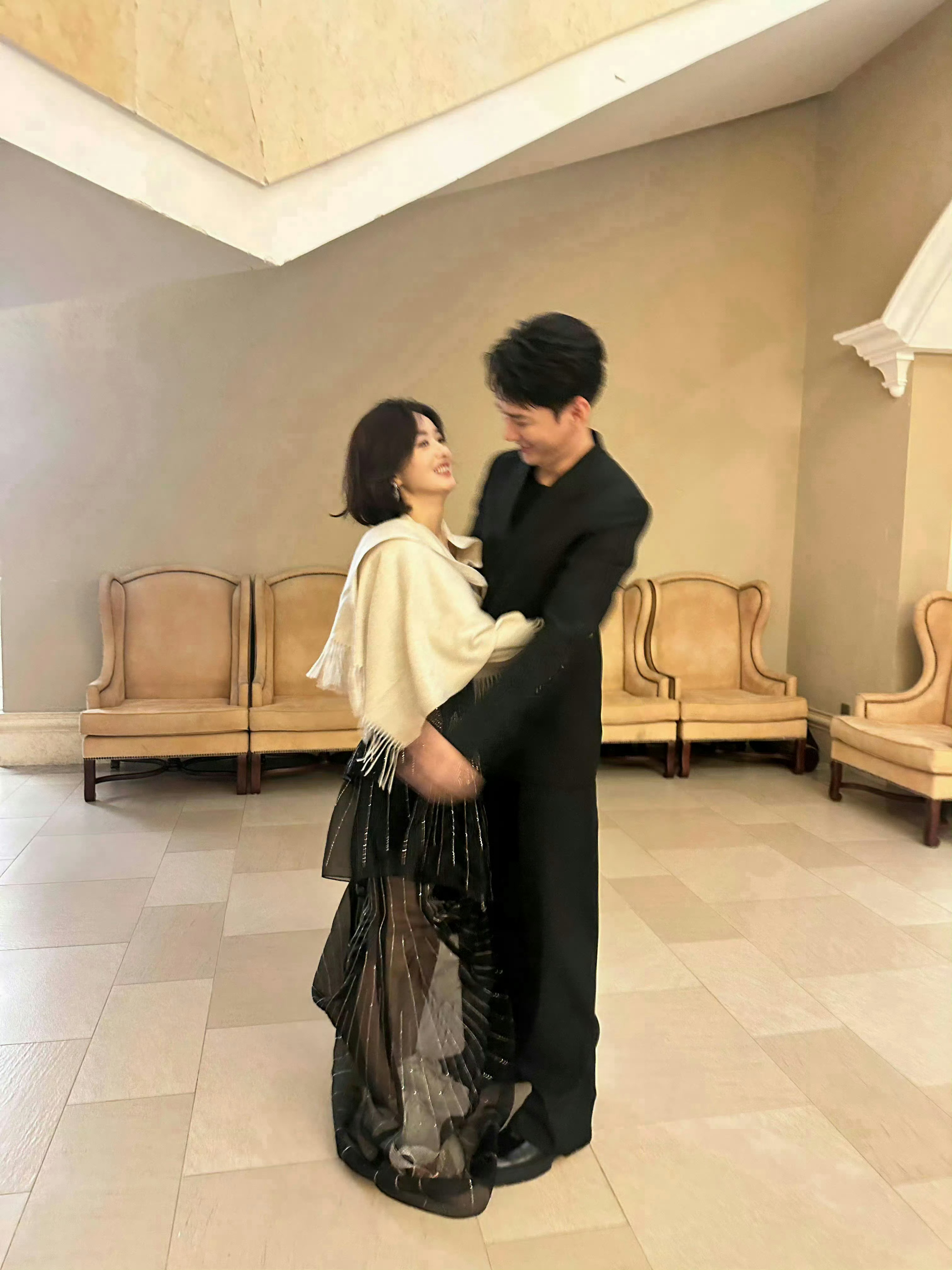 赵丽颖王仁君关系 赵丽颖王仁君曾合作《知否》，两人在剧中饰演盛明兰与盛长柏兄妹。
