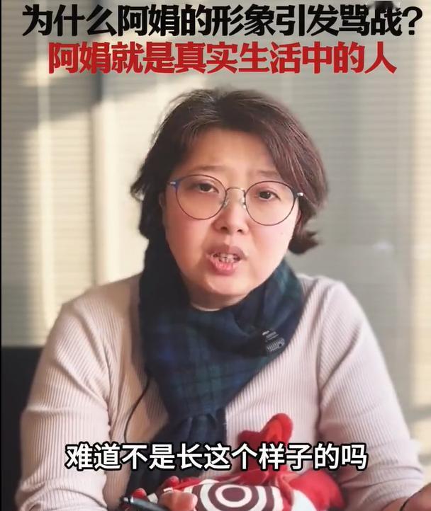 《雄狮少年2》中的阿娟，被这位画师设计成超宽眼距，斜吊眼的痴呆样子。现在，她还反