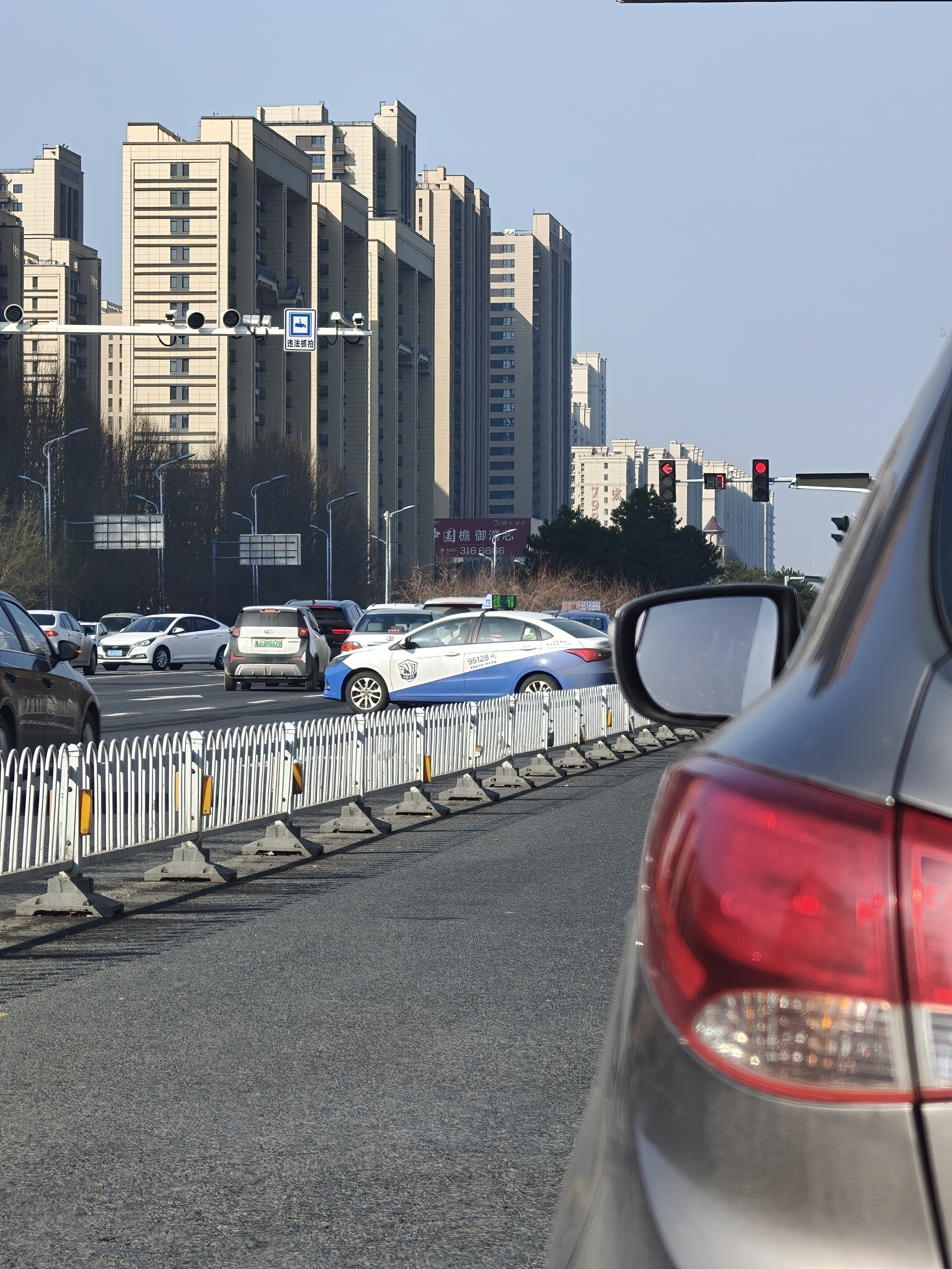 早上六点起来，八点到沧州，一个医院看完，又去另外一个医院看眼科。后面这家医院停车