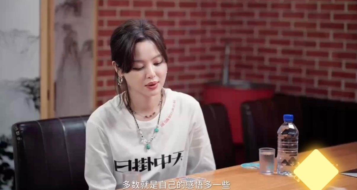辛芷蕾演烂片是出于谋生的无奈很多人只看到明星光鲜的一面，辛芷蕾揭开现实，没红之前