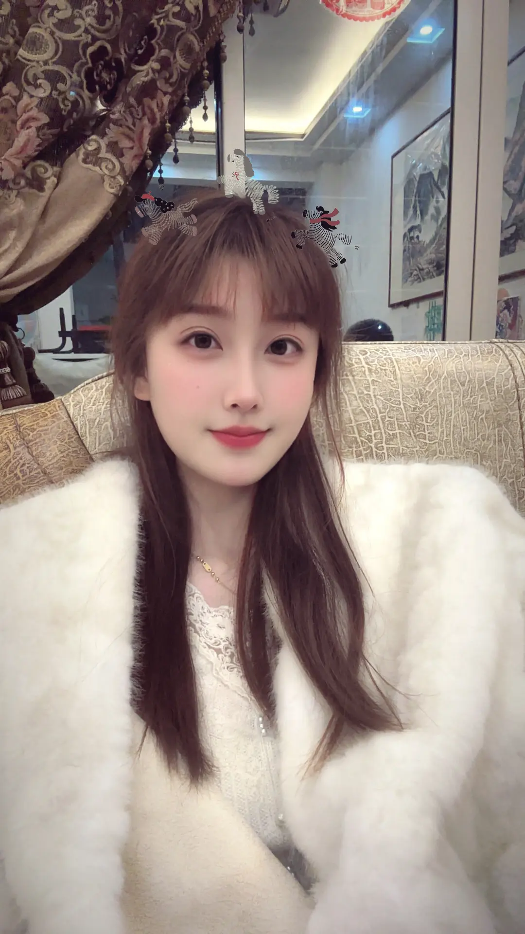 气质这个东西 不用开口  它自然会帮你说话