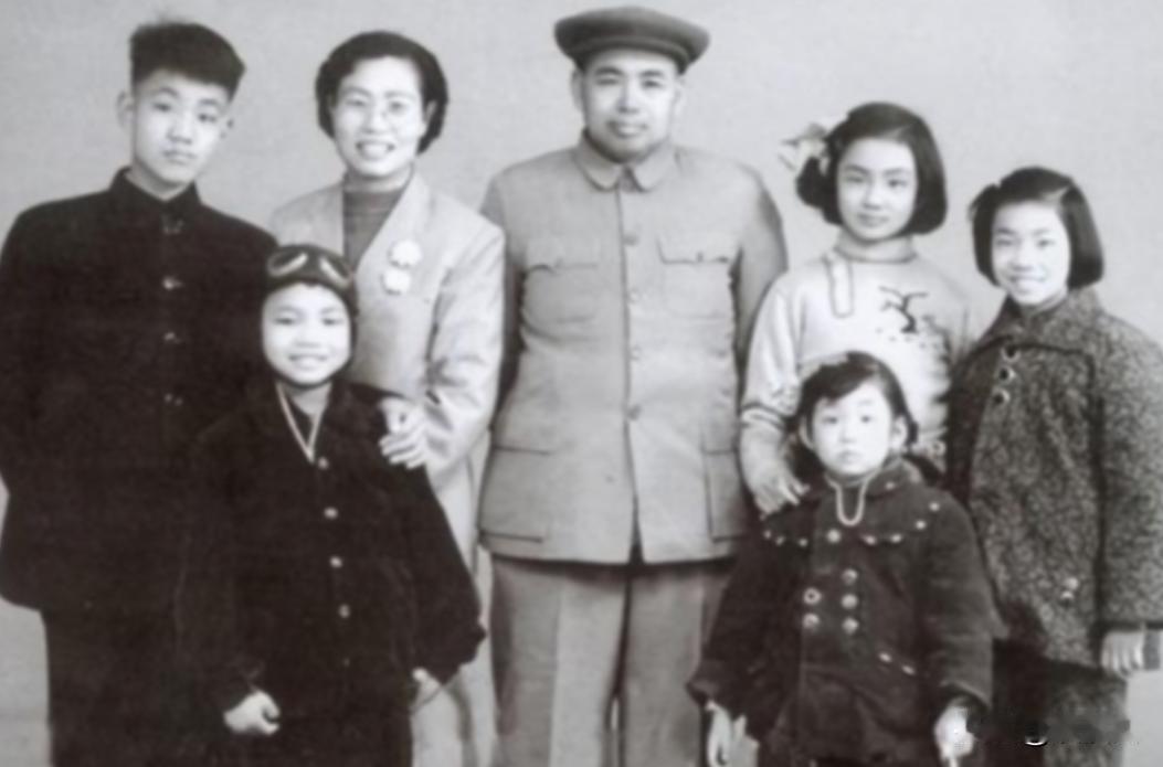 1985年，许世友刚刚下葬，61岁的妻子田普，转身就要前往北京，儿子许援朝居住在