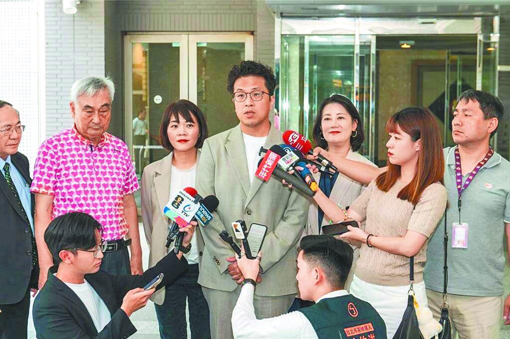看沈伯洋笑话？ 名嘴示警“身边那人帮败票”：她怪怪的
绿委沈伯洋挑战现任台北市蒋