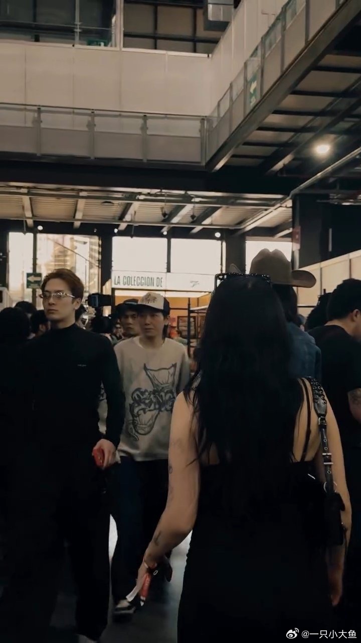 论反差这一块 王嘉尔手拿把掐🤏🏻 