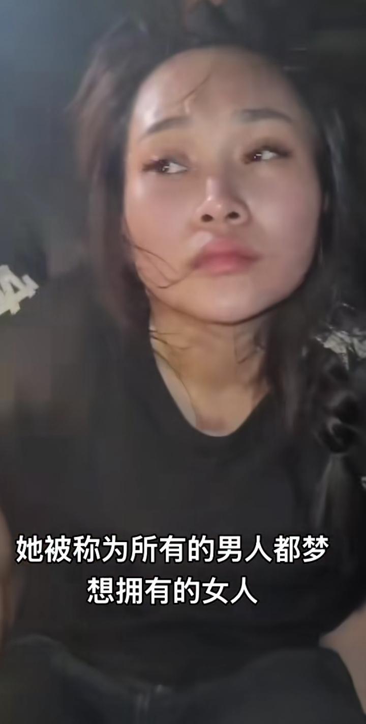 最近有两个外国女人，一个说错了话，让中国网友恨得要死；一个做错了事，却让中国网友