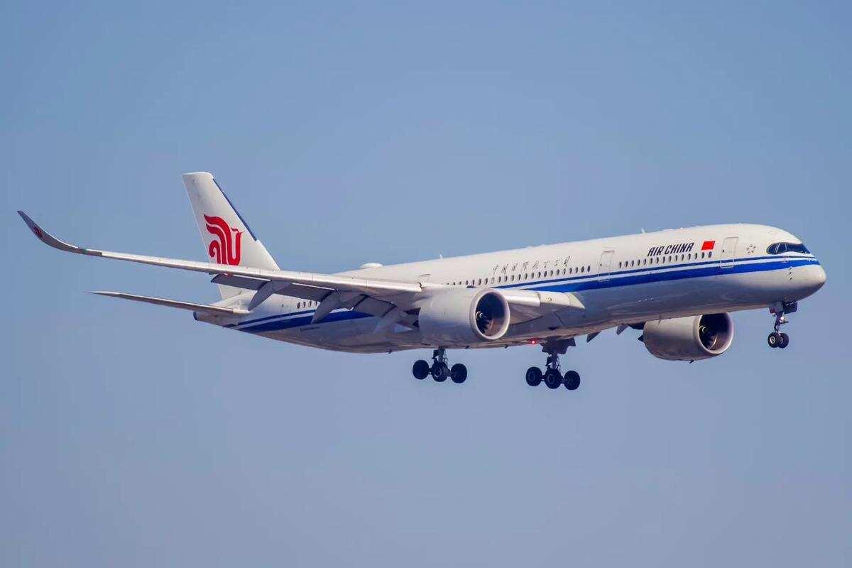 一天烧掉178亿美元，中国航司这笔账算得比谁都精。
7月17日，中国航空市场干了
