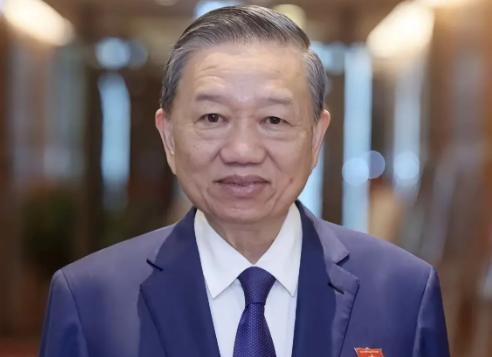 越南国会消息！
4月12日，越南国会突然扔出一个重磅决定：把免收燃油税的政策直接