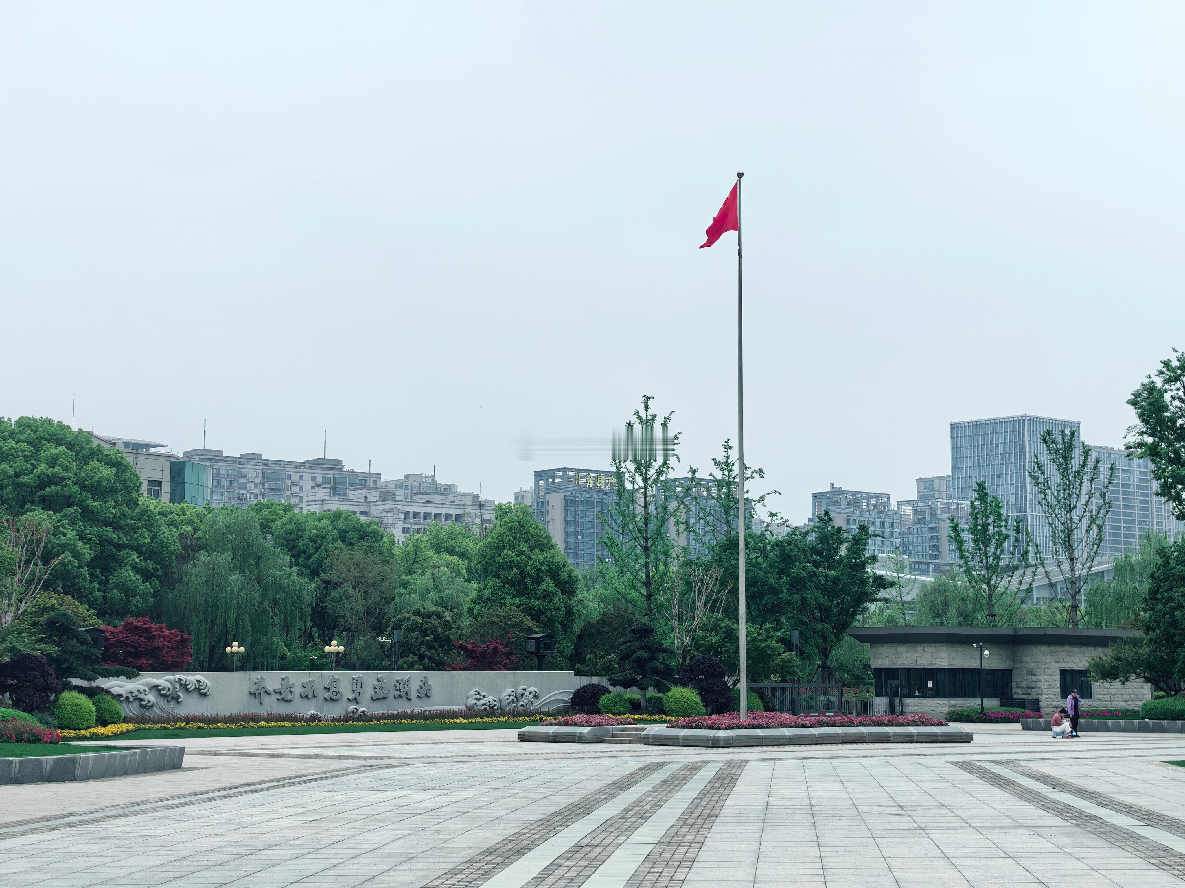 必须喝一杯“压压惊”了，今天太魔幻了。云谷绝对是浙江“最有良心”，而且最魔幻的一