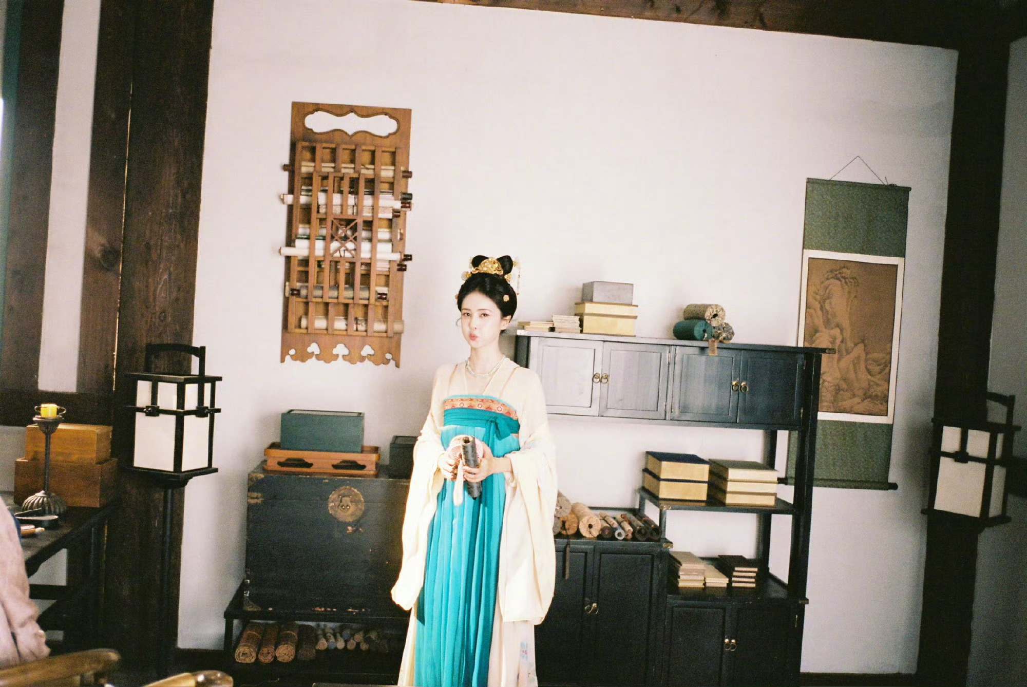 白鹿说自己很荣幸可以演莫离白鹿回应出演莫离 真诚又温柔，白鹿铭记剧组所有人的付出