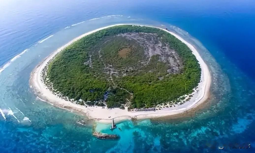 西沙甘泉岛险遭越南侵占，岛上藏有三件南海罕见的“宝贝”。
甘泉岛，西沙永乐环礁西