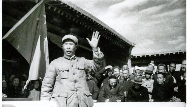 1939年，女战士徐敏准备去如厕，突然被一壮汉抱到了床榻上，对方捂住了她的嘴巴，