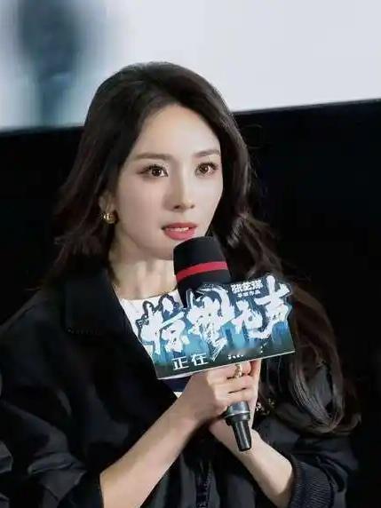 杨幂的成熟，不只是外表，而是内心的那份清醒

春节档电影《惊蛰无声》中，杨幂饰演