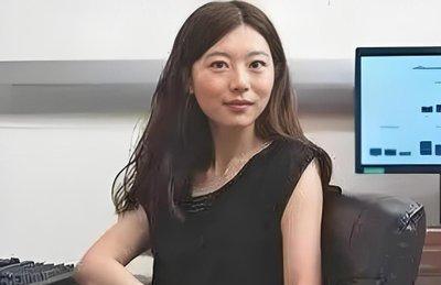 清华学霸留美不归，

一句言论引全网震怒，

她后悔了吗？

最近网上又把何碧玉