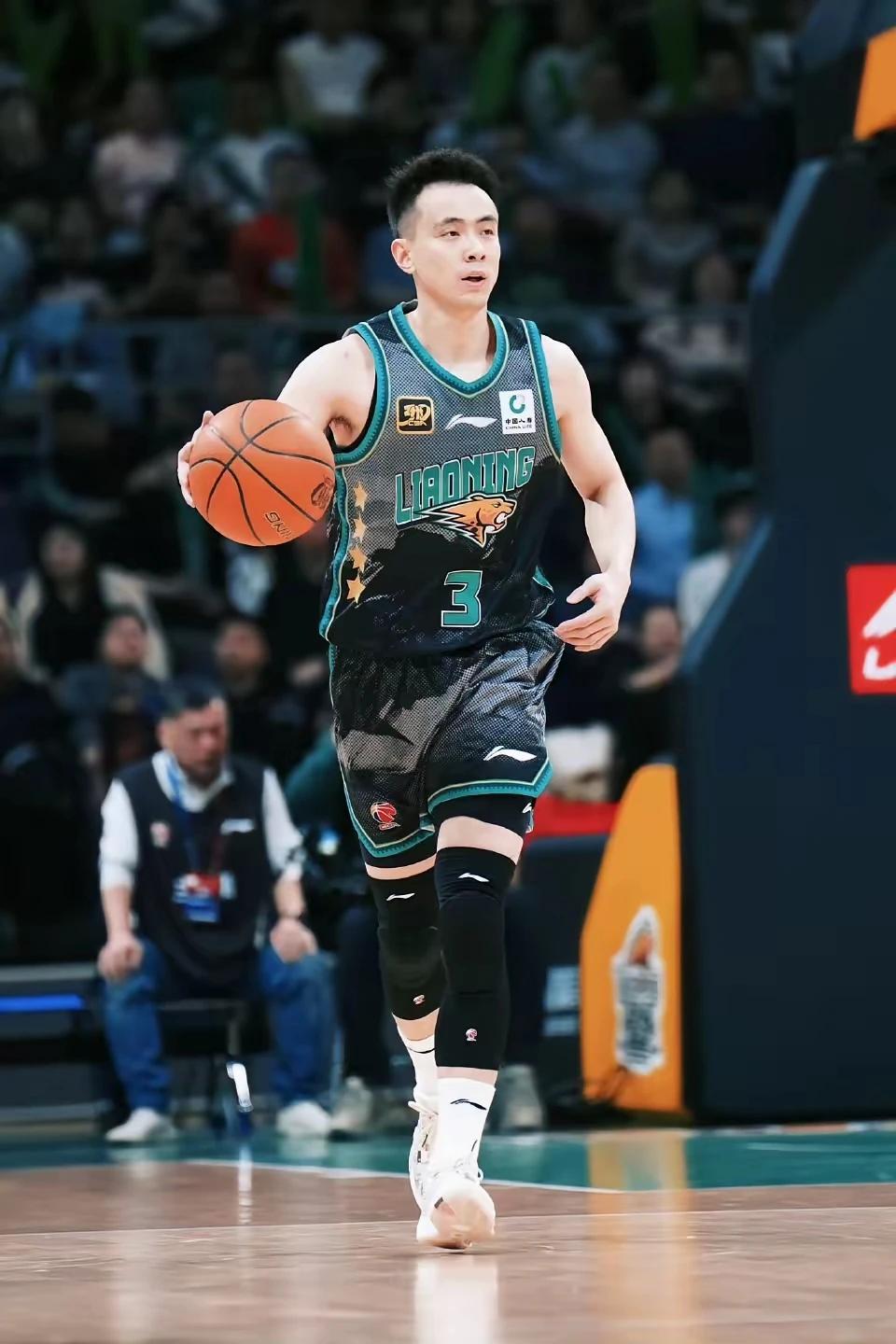 坚持就是胜利：
雄关漫道真如铁，
而今迈步从头越。
沉舟侧畔千帆过，
病树前头万