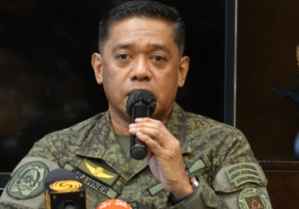 5月14日，菲律宾武装部队总参谋长布劳纳突然召开紧急记者会，当着所有媒体的面，斩