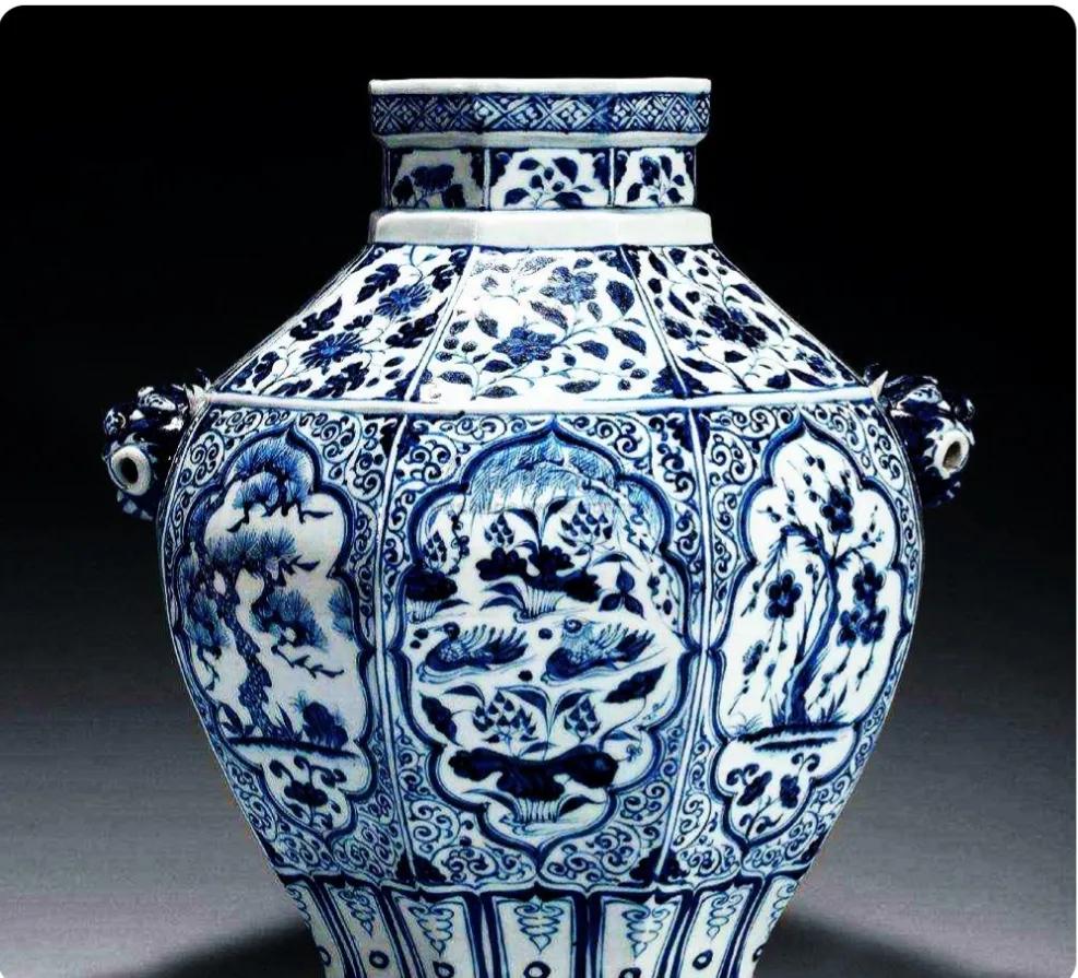 1977年，鞍山市文物管理站工作人员在当地村民谢大娘家，以200元价格征集到一件