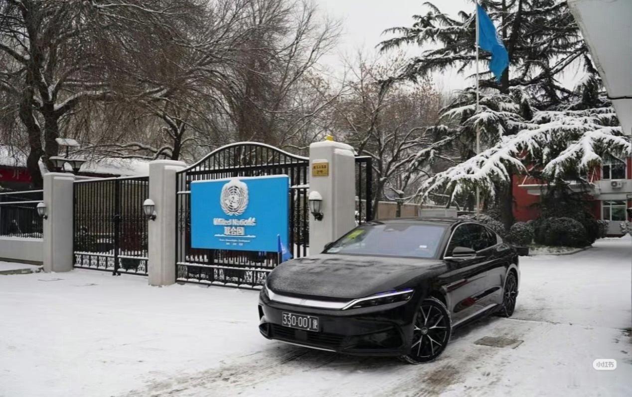 说一个挺反直觉的点，现在国外街头的警车、政府用车，好多都是比亚迪。从日本街头到墨