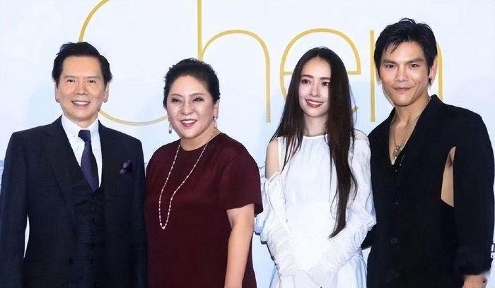 向太谈郭碧婷缺点向太夹在孩子安全与儿媳的软心肠中间，左右为难实在没有两全办法。向