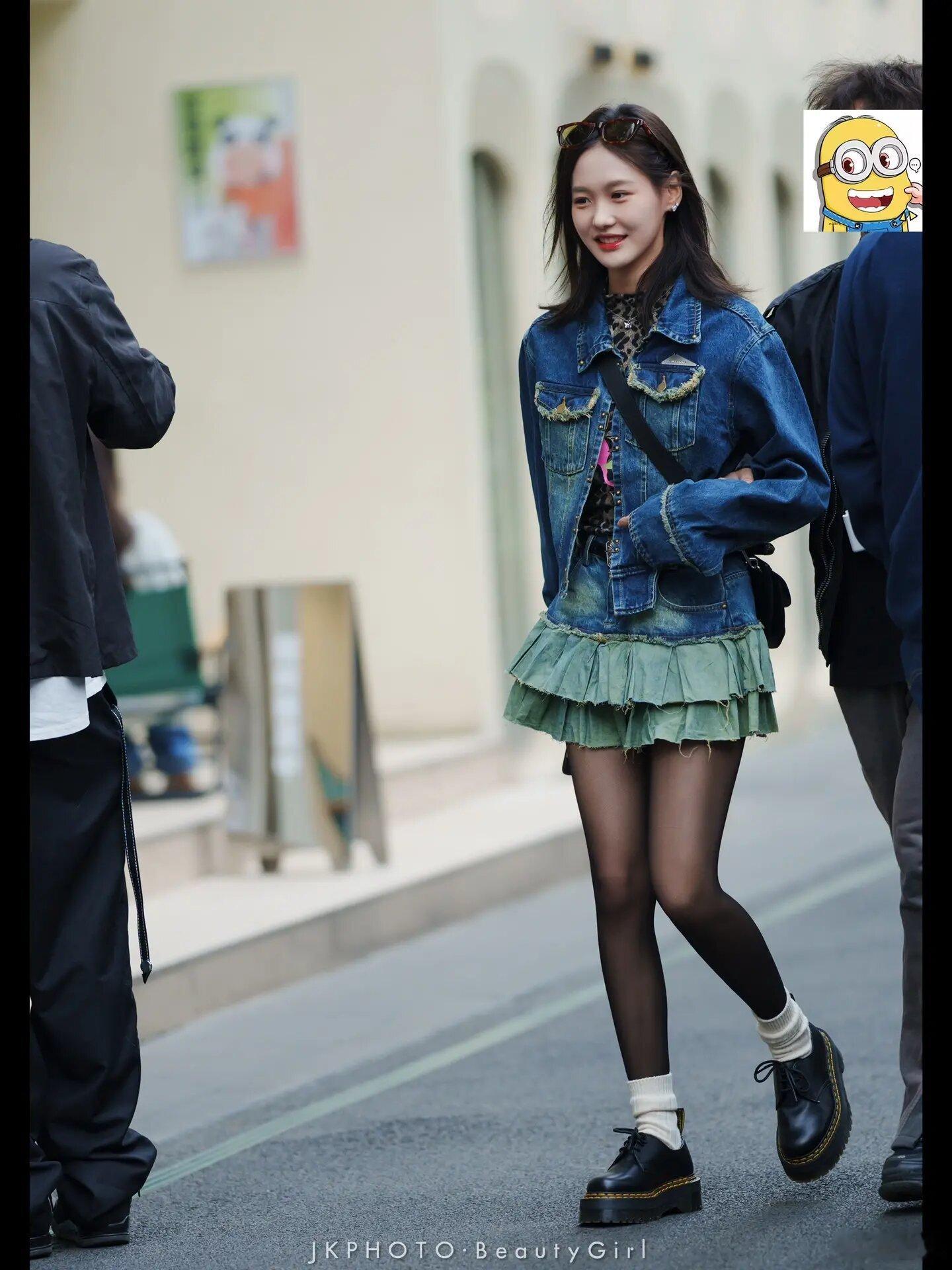张昕懿 📸 成都时尚街拍，《那些回不去的年少时光》饰演葛晓菲 ​​​