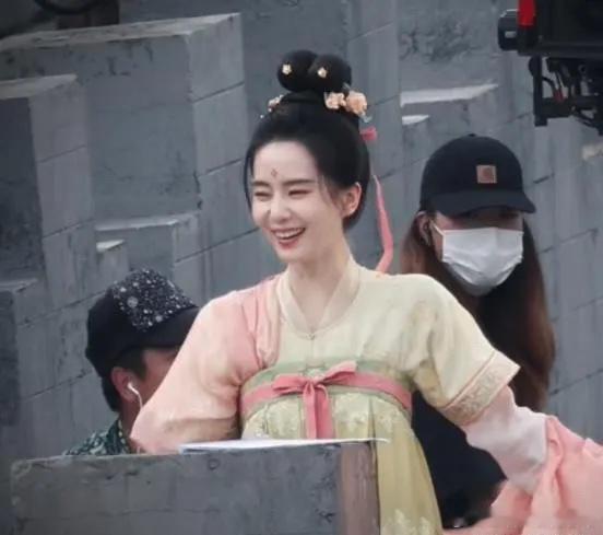 《掌心》路透🈶️ 刘诗诗咋就那么嫩呢？就是那种十几岁小姑娘，胶原蛋白特别饱满，