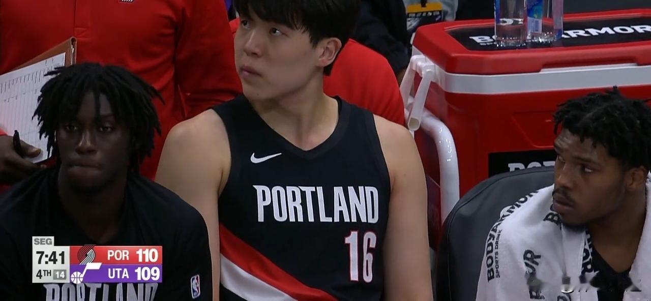 杨瀚森要坐稳替补位置！！！NBA季前赛今天结束，杨瀚森的表现显然不能令众的球迷满