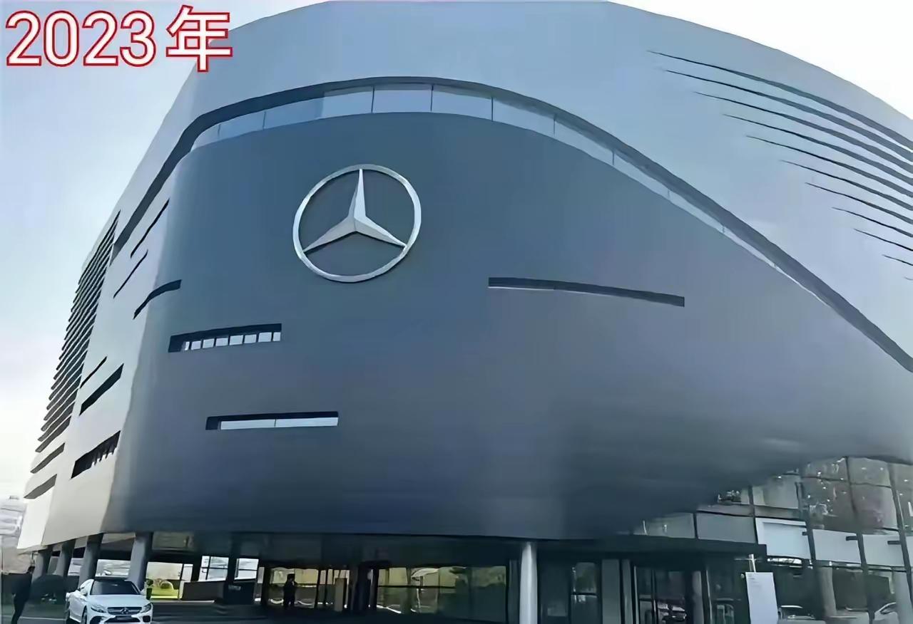 奔驰车做梦也没想到，干掉自己的竟然是一个做智能手机的门外汉，华为的一句“遥遥领先