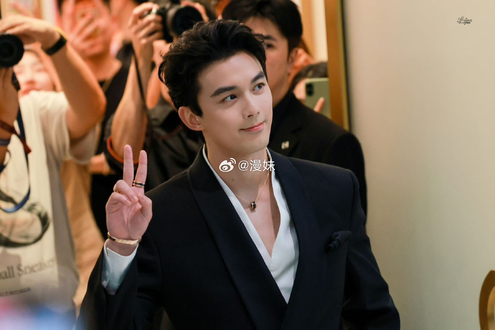 吴磊我还可以再往外走一点吗一句“我还可以再往外走一点吗”直接戳中人心，吴磊时刻惦