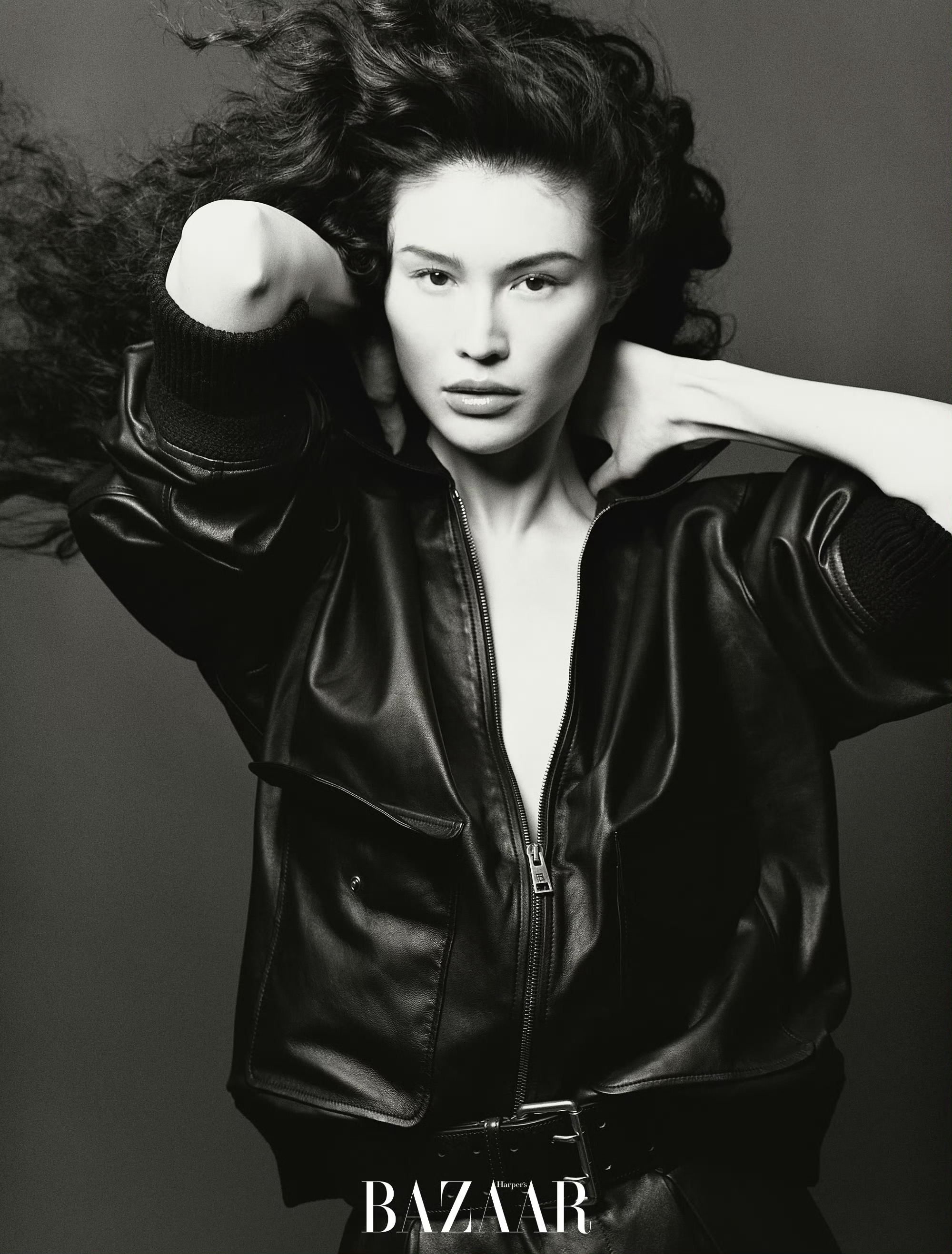 时尚芭莎一月刊何穗女骑士芭莎封面大片摄影/NickYang 