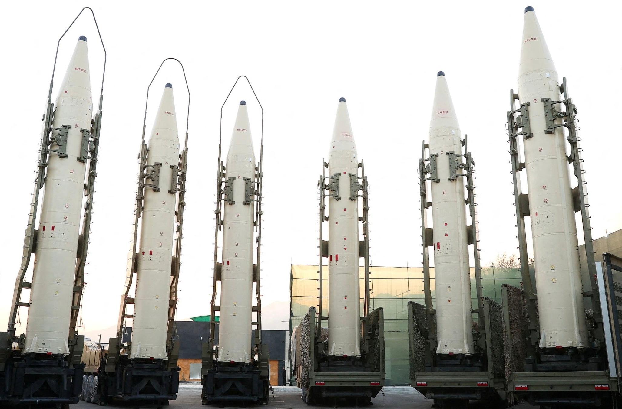 有人捡到了一块写满标语的导弹残骸，经过识别可以判断这是来自伊朗“霍拉姆沙赫尔”型