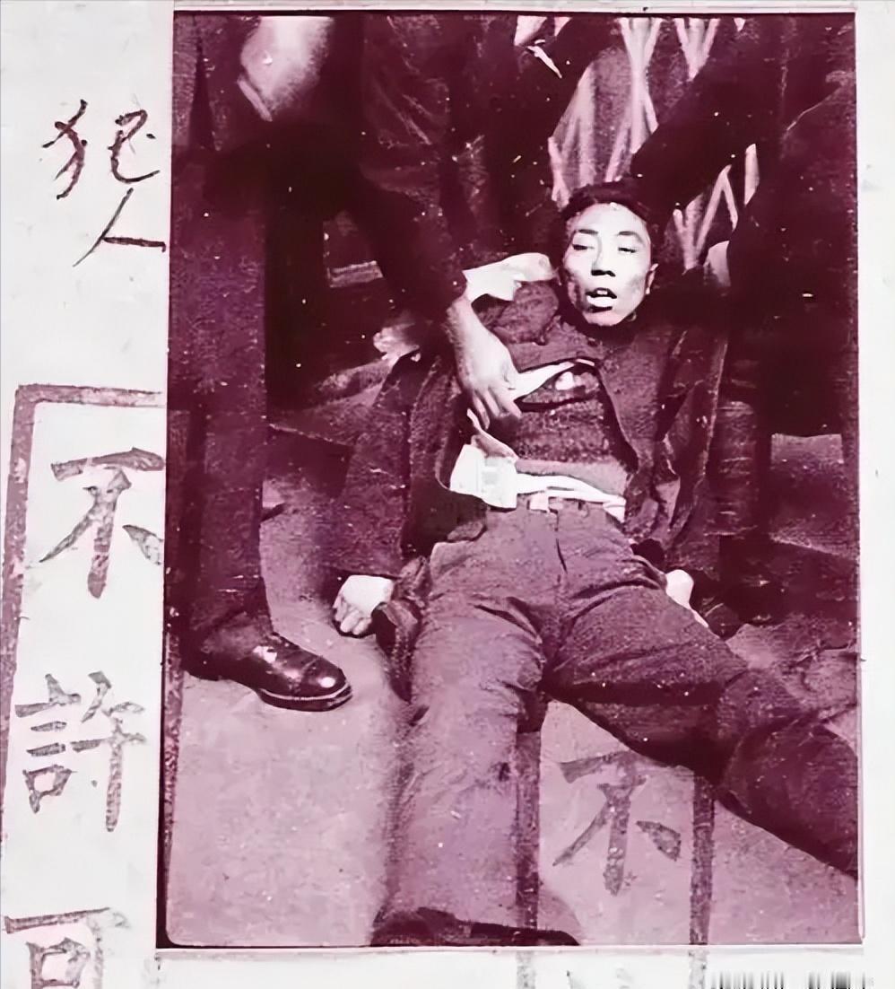 这是一张被日军严禁公开的照片，要不是日本反战人士偷偷泄露，我们很难看到照片背后的